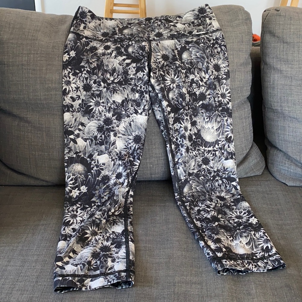 Lululemon crop size 6